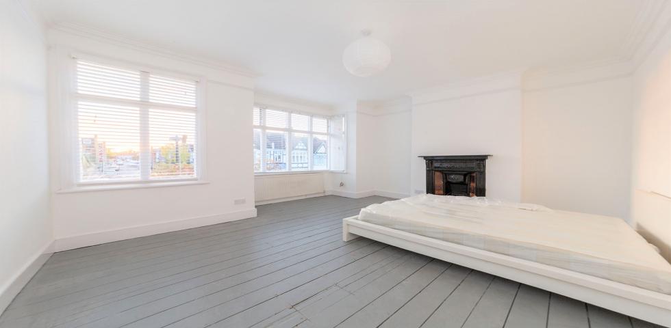 			4 Bedroom, 1 bath, 1 reception House			 Sellons Avenue, WILLESDEN JUNCTION